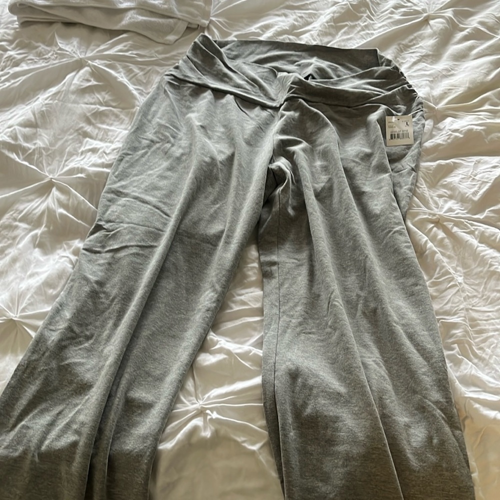 Motherhood Maternity Jersey yoga pants nwt